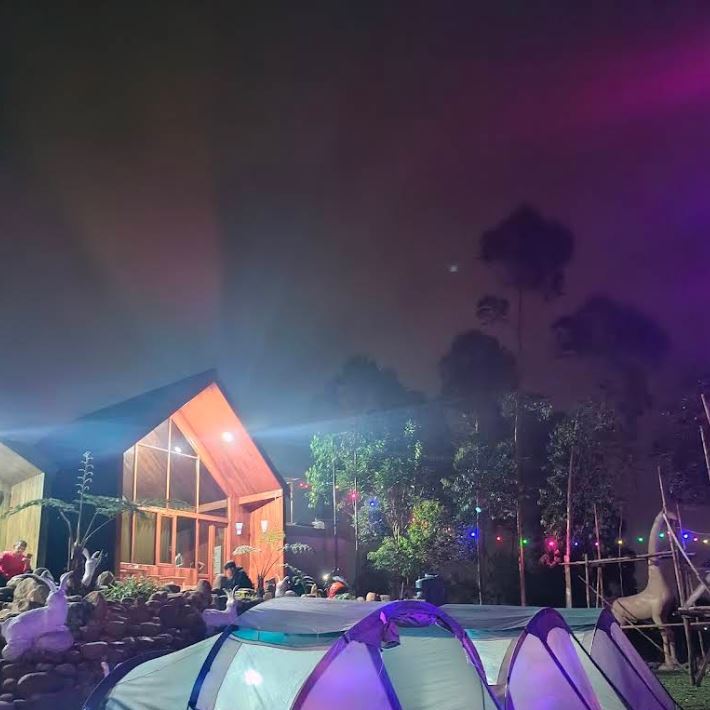 Penginapan  dimulai dari Rp 700.000.- / Malam sampai dengan Rp 1.300.000.- / Malam